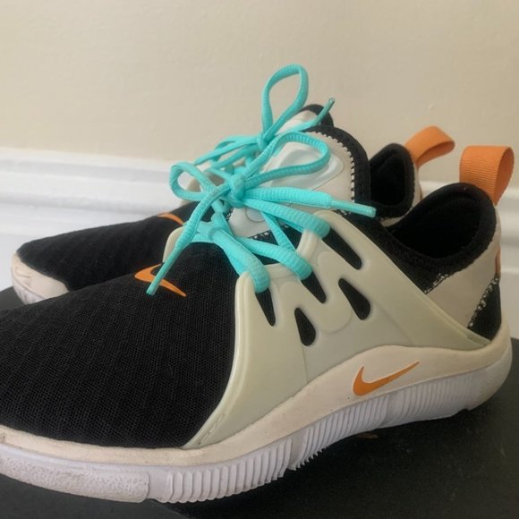 Nike Shoes - Picture 8 of 8